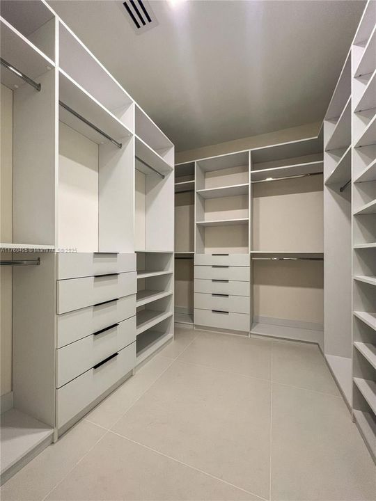 Recently Rented: $12,950 (4 beds, 5 baths, 2800 Square Feet)