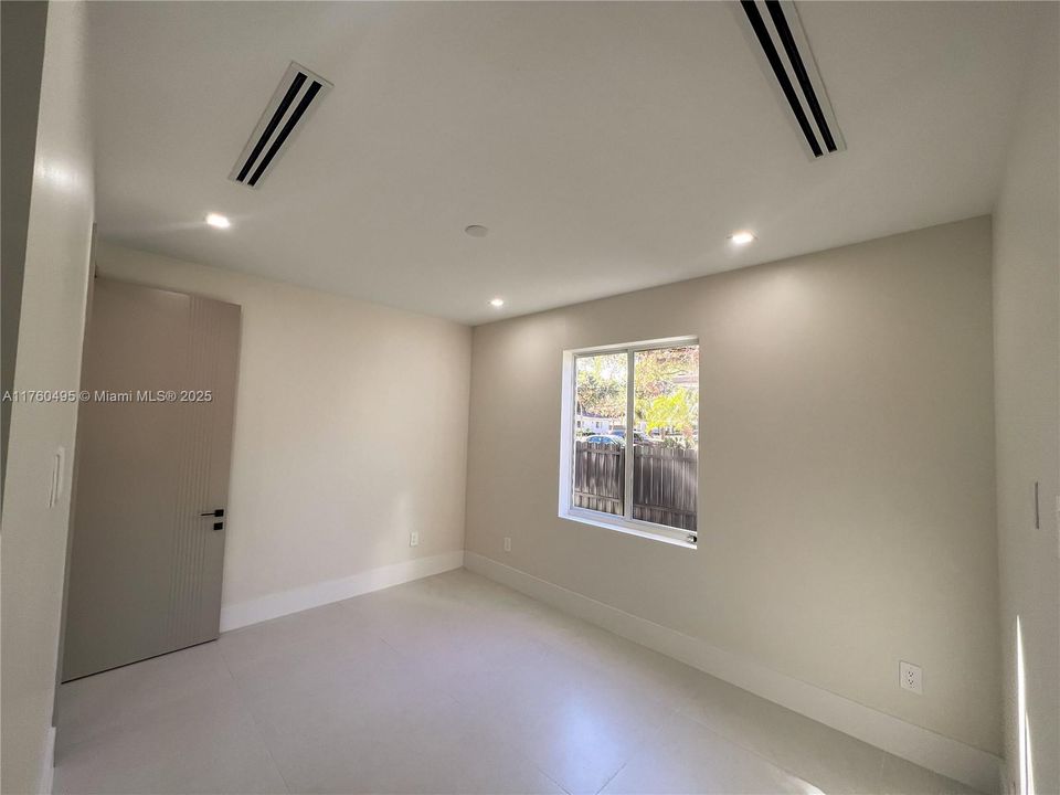 Recently Rented: $12,950 (4 beds, 5 baths, 2800 Square Feet)