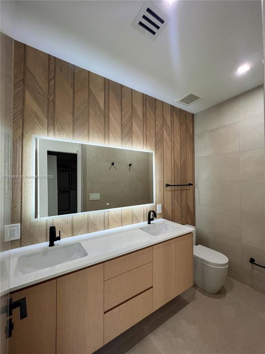 Recently Rented: $12,950 (4 beds, 5 baths, 2800 Square Feet)