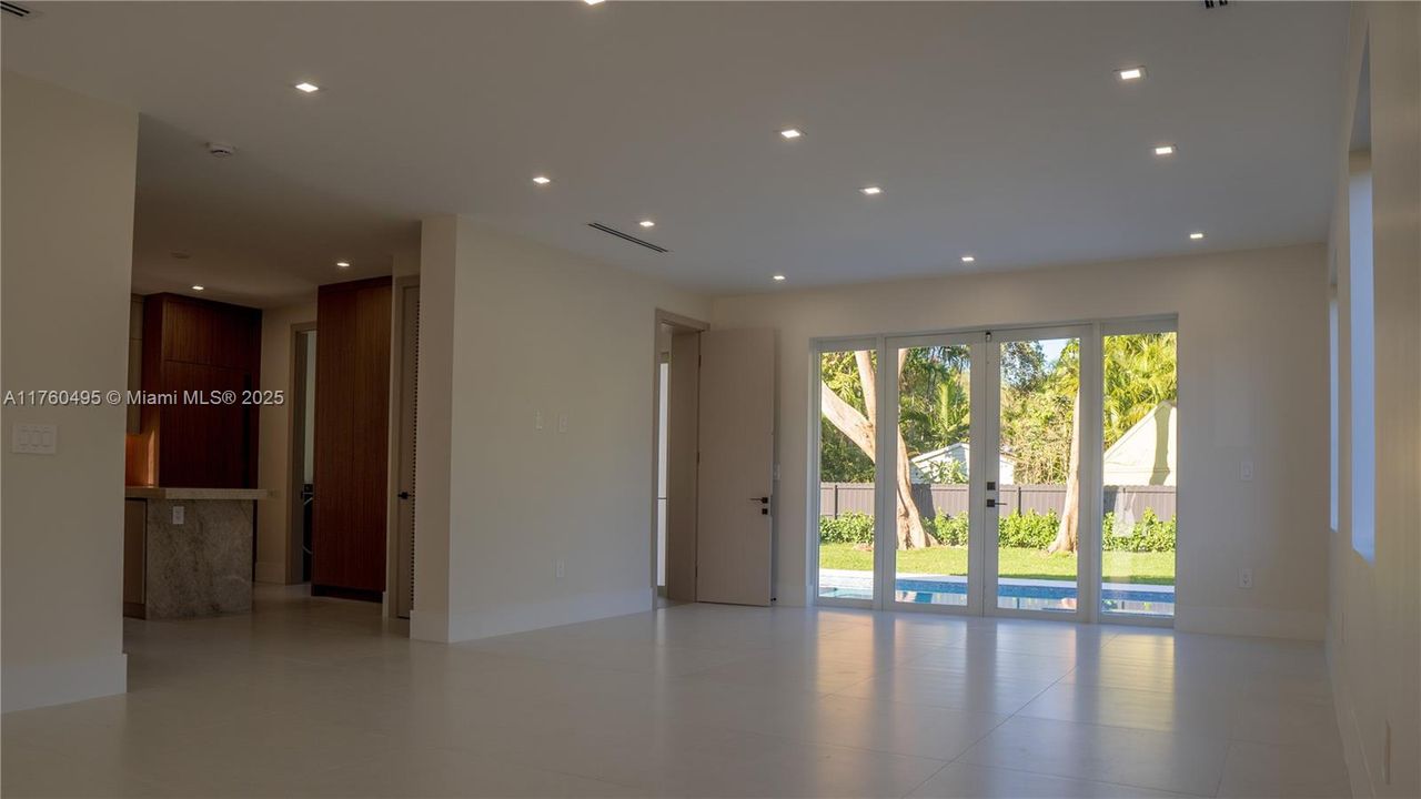 Recently Rented: $12,950 (4 beds, 5 baths, 2800 Square Feet)