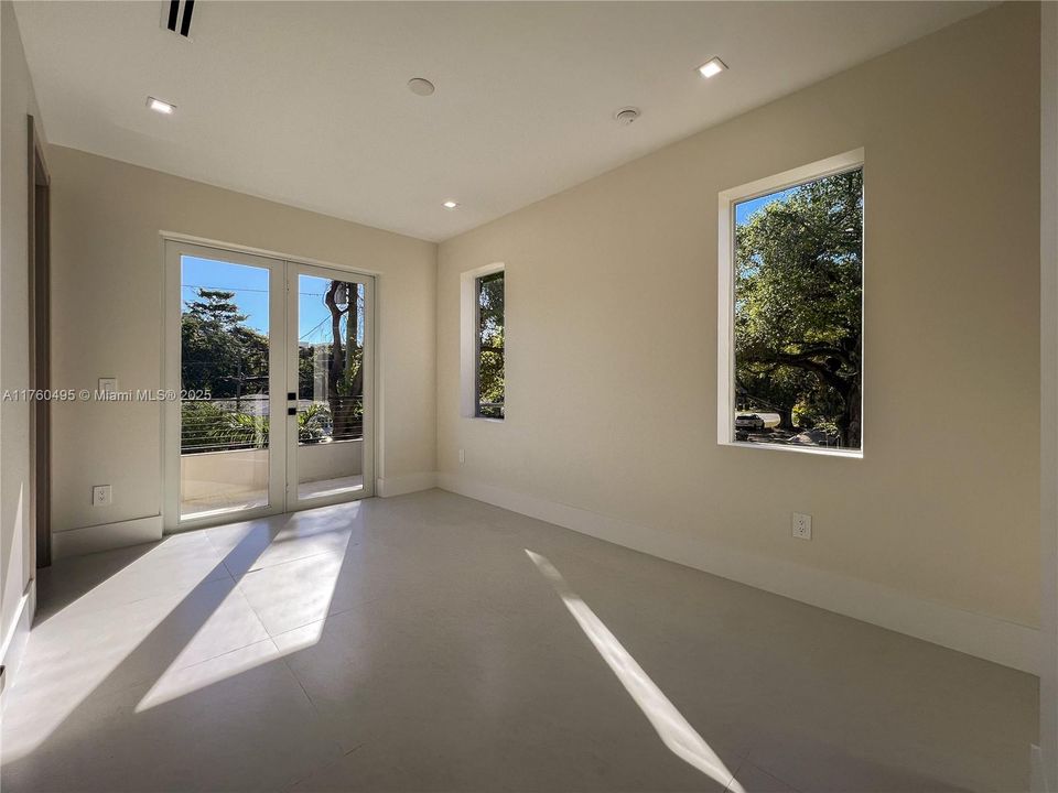 Recently Rented: $12,950 (4 beds, 5 baths, 2800 Square Feet)