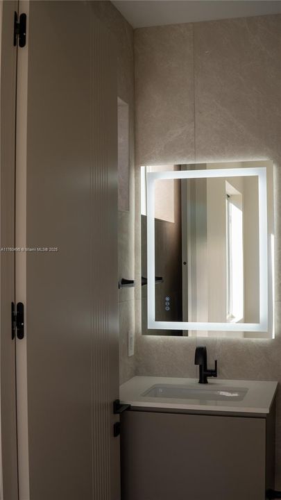 Recently Rented: $12,950 (4 beds, 5 baths, 2800 Square Feet)