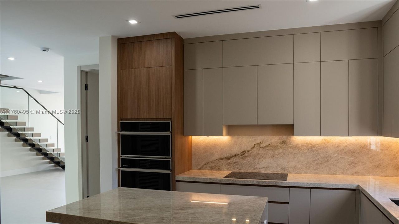 Recently Rented: $12,950 (4 beds, 5 baths, 2800 Square Feet)