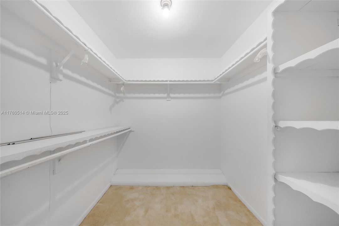 Vendido Recientemente: $549,900 (2 camas, 2 baños, 1728 Pies cuadrados)