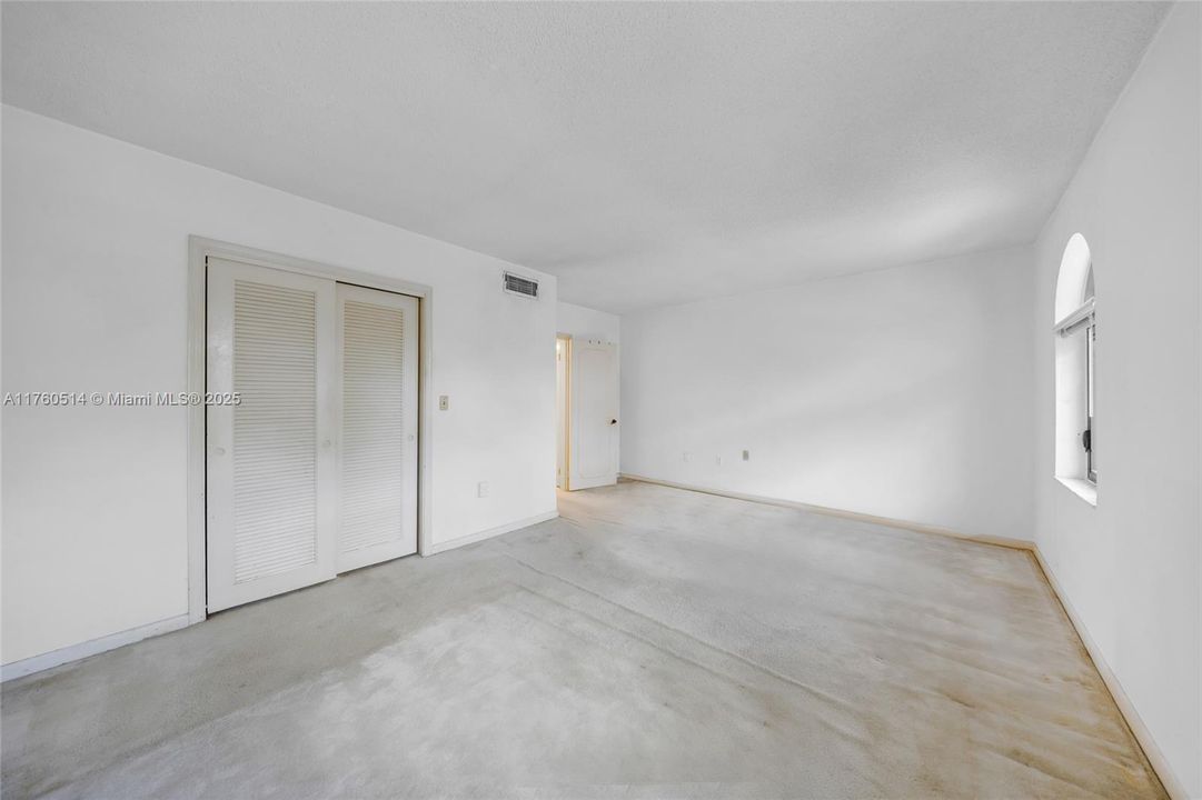 Vendido Recientemente: $549,900 (2 camas, 2 baños, 1728 Pies cuadrados)