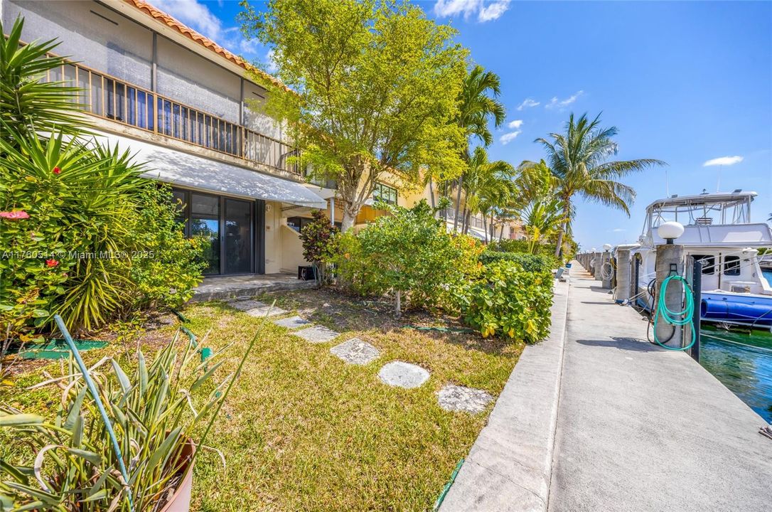 Vendido Recientemente: $549,900 (2 camas, 2 baños, 1728 Pies cuadrados)