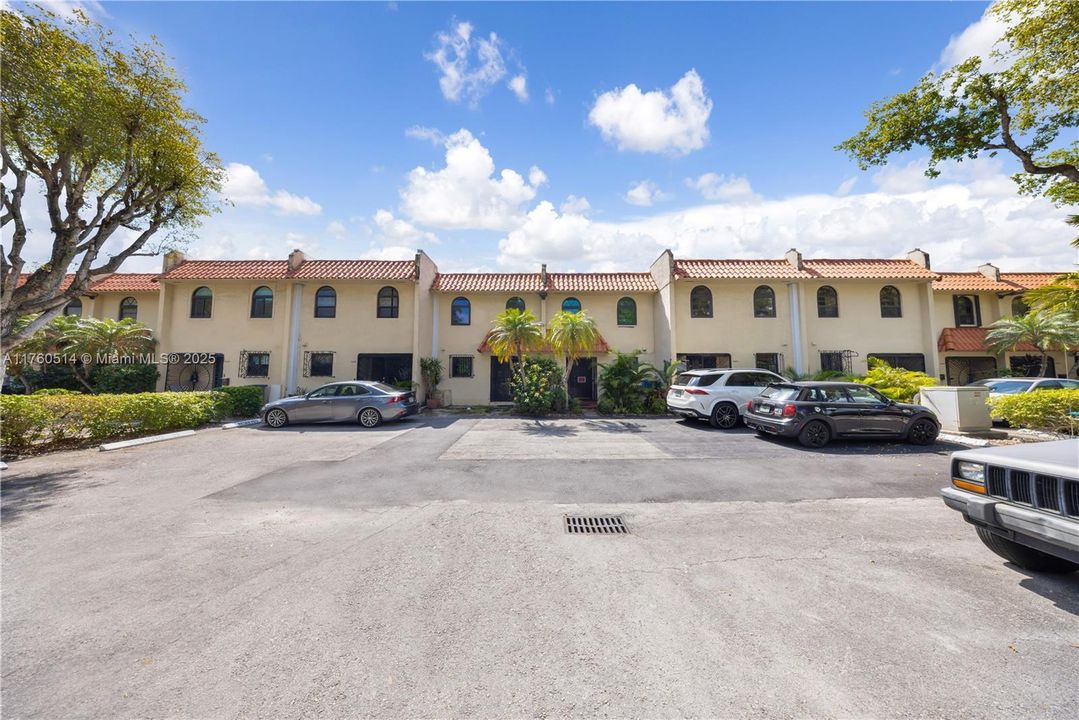 Vendido Recientemente: $549,900 (2 camas, 2 baños, 1728 Pies cuadrados)