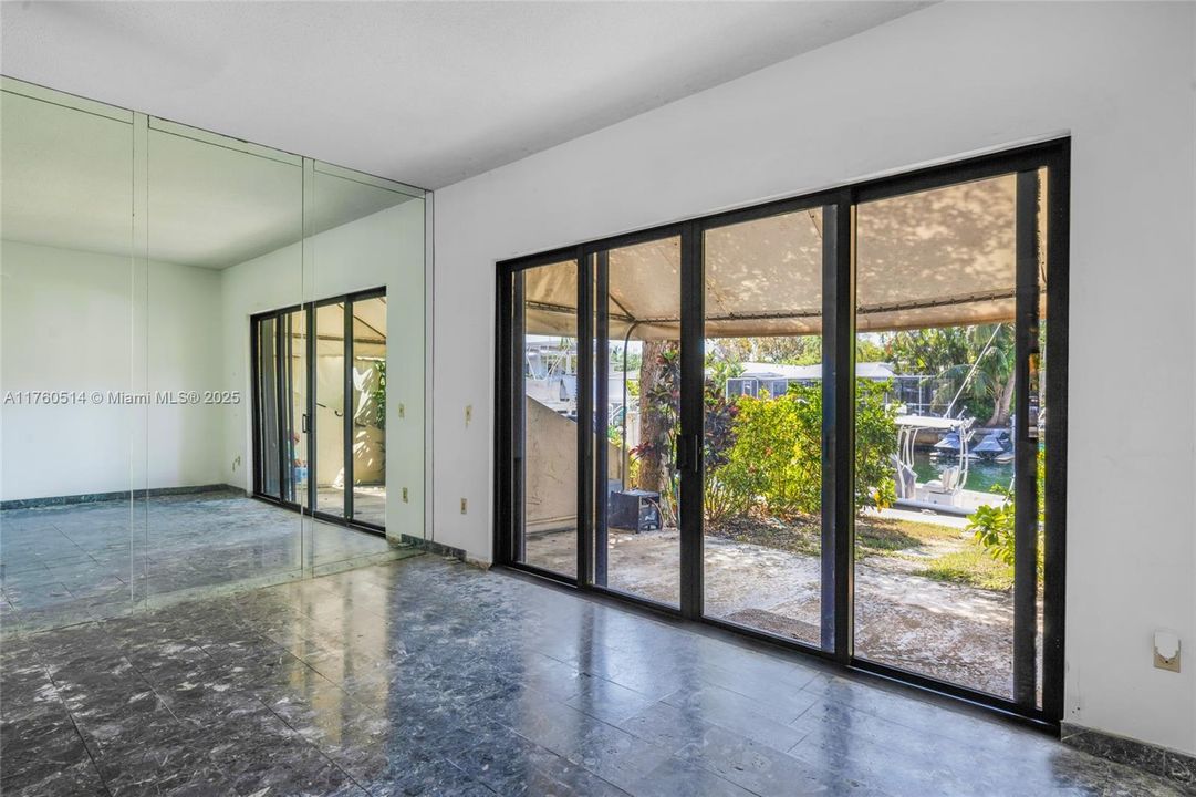 Vendido Recientemente: $549,900 (2 camas, 2 baños, 1728 Pies cuadrados)