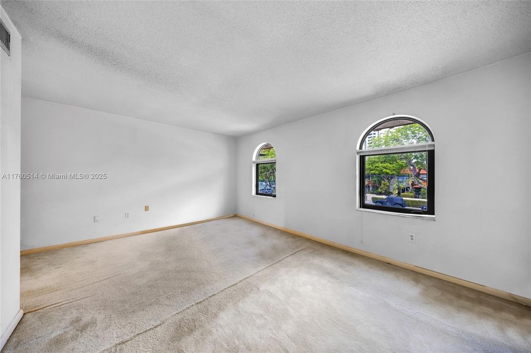 Vendido Recientemente: $549,900 (2 camas, 2 baños, 1728 Pies cuadrados)