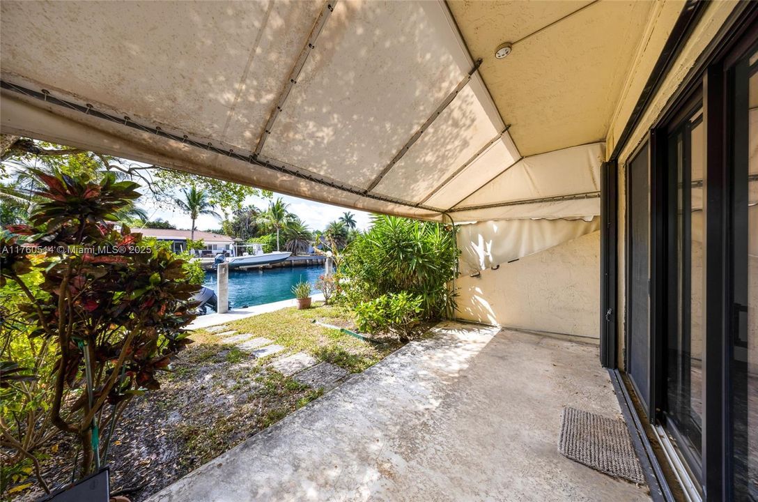 Vendido Recientemente: $549,900 (2 camas, 2 baños, 1728 Pies cuadrados)