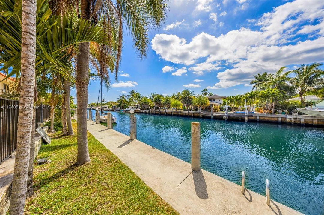 Vendido Recientemente: $549,900 (2 camas, 2 baños, 1728 Pies cuadrados)