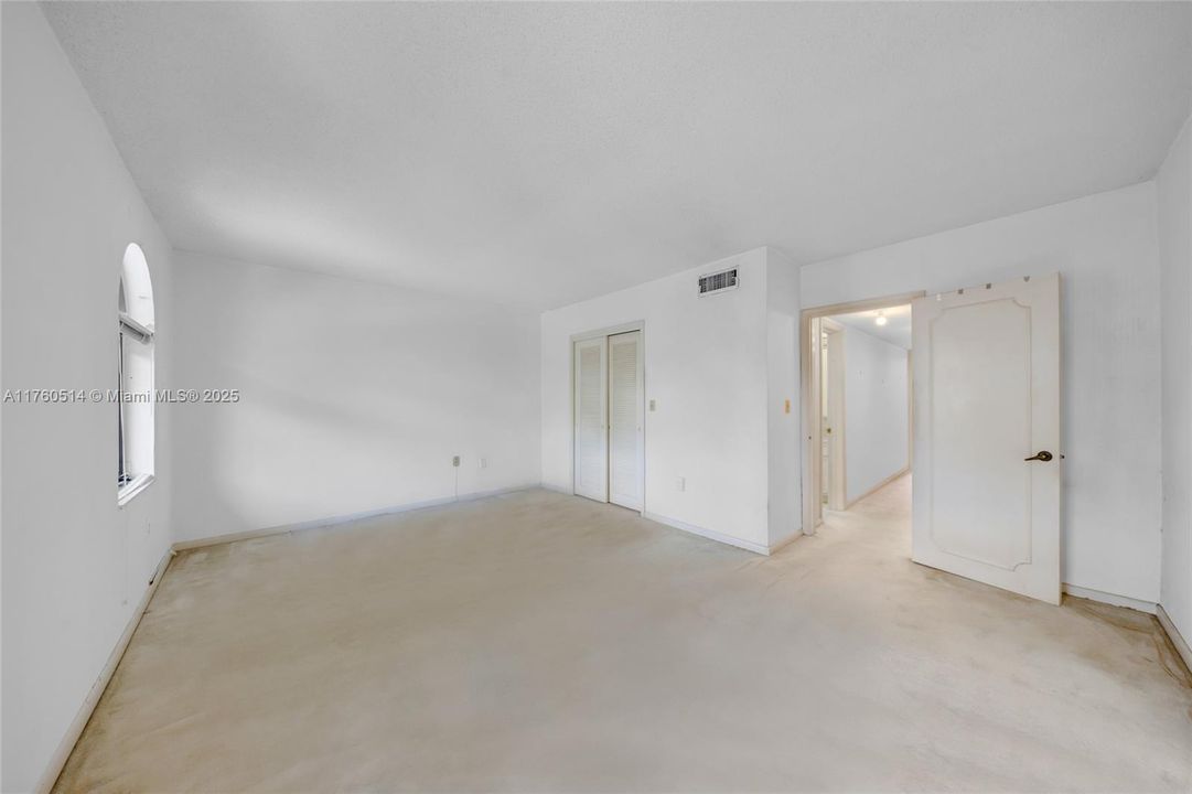 Vendido Recientemente: $549,900 (2 camas, 2 baños, 1728 Pies cuadrados)