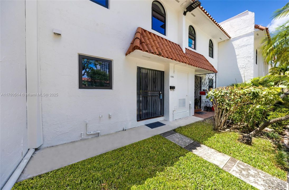 Vendido Recientemente: $549,900 (2 camas, 2 baños, 1728 Pies cuadrados)