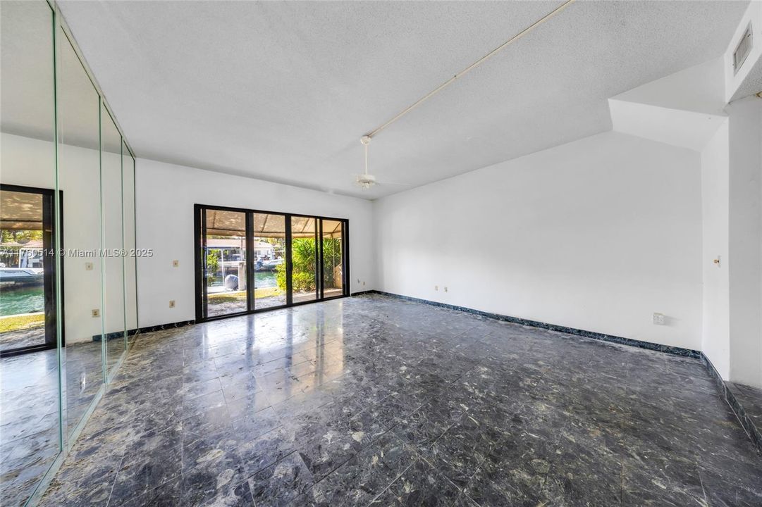 Vendido Recientemente: $549,900 (2 camas, 2 baños, 1728 Pies cuadrados)