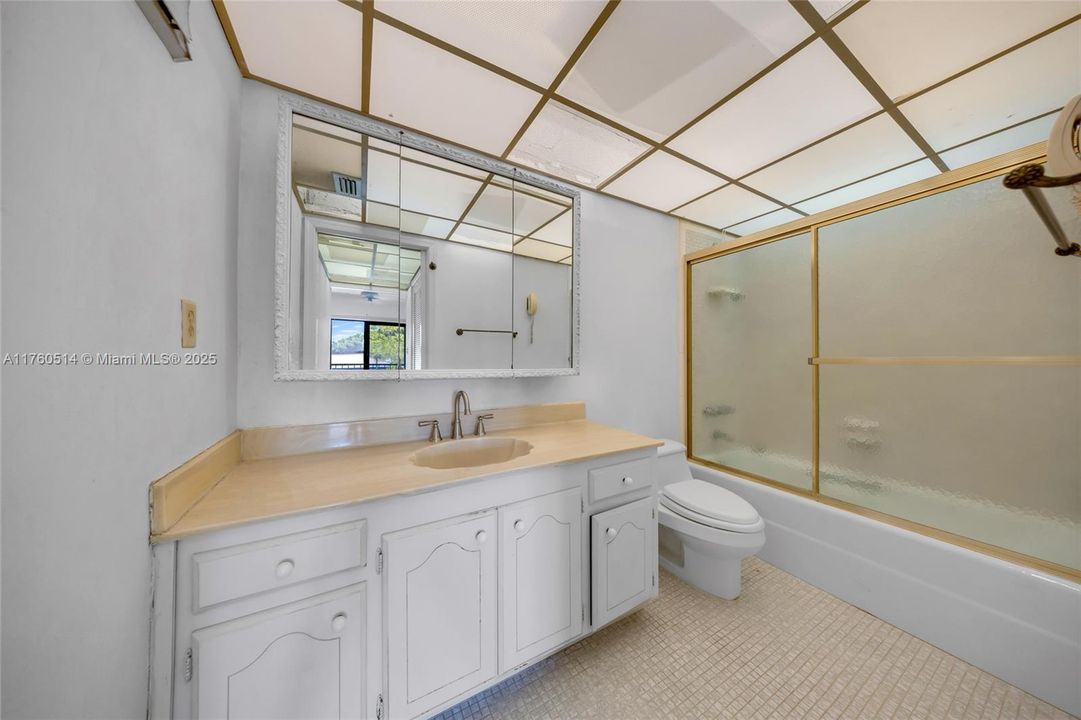 Vendido Recientemente: $549,900 (2 camas, 2 baños, 1728 Pies cuadrados)