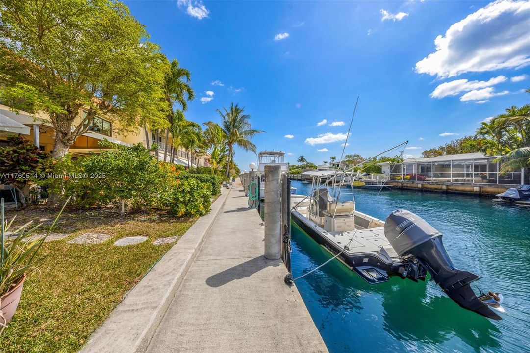 Vendido Recientemente: $549,900 (2 camas, 2 baños, 1728 Pies cuadrados)