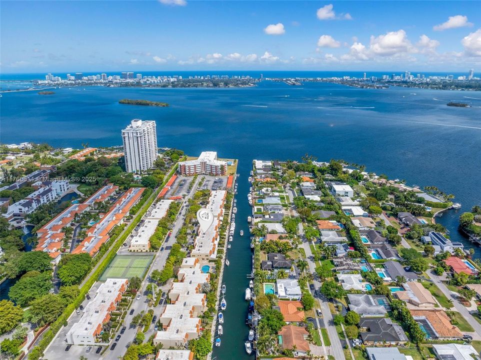 Vendido Recientemente: $549,900 (2 camas, 2 baños, 1728 Pies cuadrados)