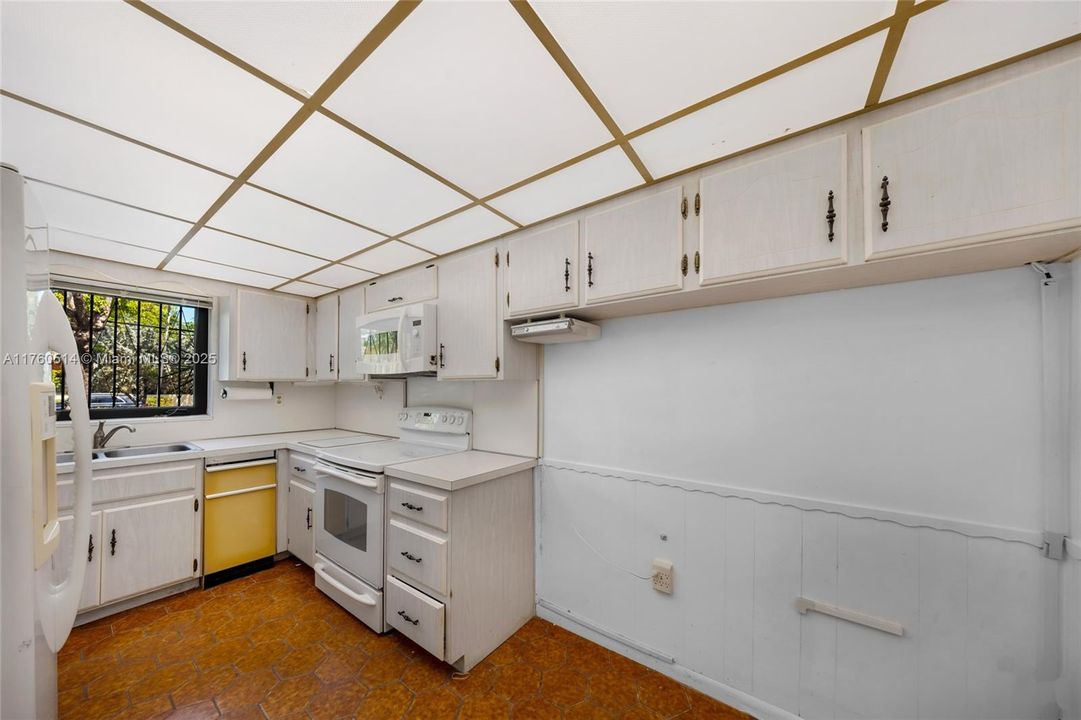 Vendido Recientemente: $549,900 (2 camas, 2 baños, 1728 Pies cuadrados)