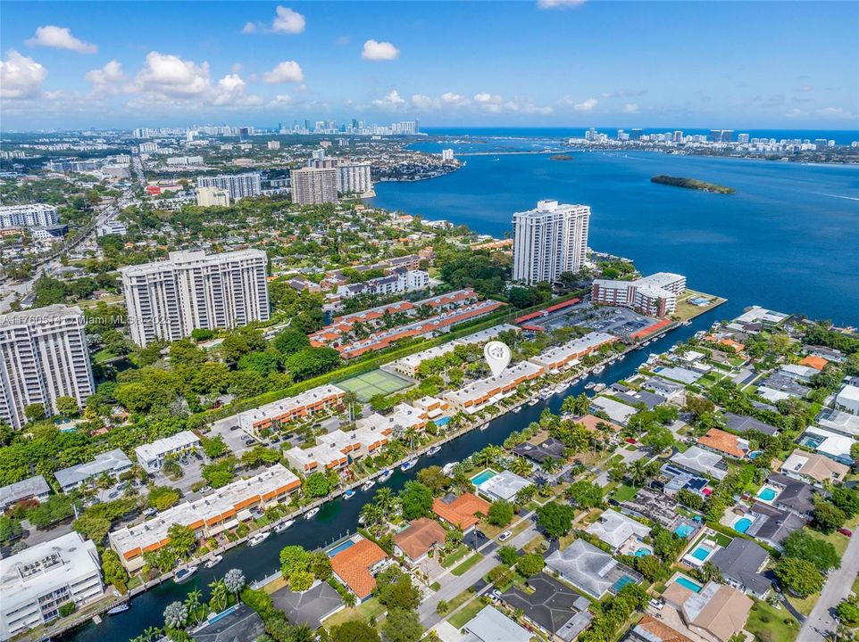 Vendido Recientemente: $549,900 (2 camas, 2 baños, 1728 Pies cuadrados)