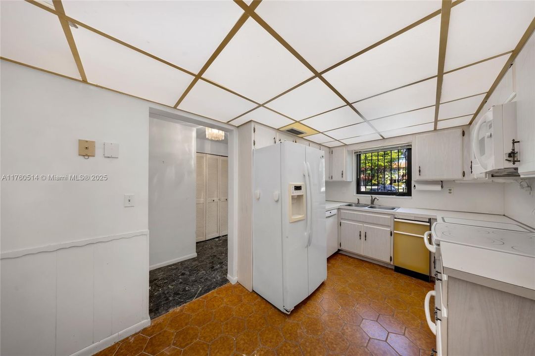 Vendido Recientemente: $549,900 (2 camas, 2 baños, 1728 Pies cuadrados)