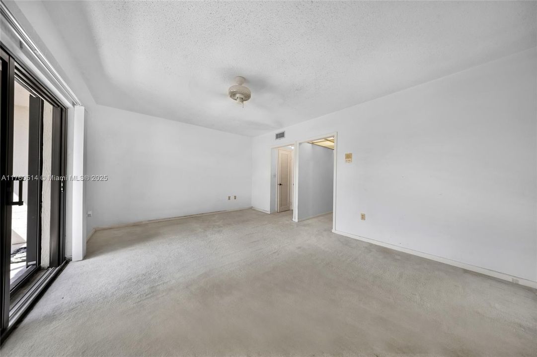 Vendido Recientemente: $549,900 (2 camas, 2 baños, 1728 Pies cuadrados)