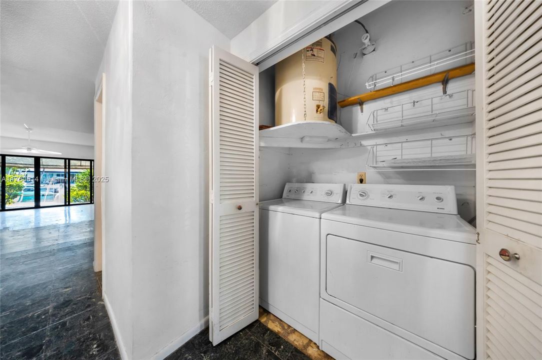 Vendido Recientemente: $549,900 (2 camas, 2 baños, 1728 Pies cuadrados)