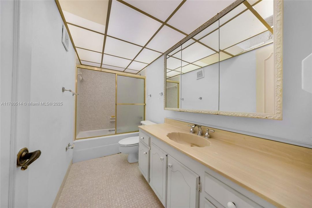 Vendido Recientemente: $549,900 (2 camas, 2 baños, 1728 Pies cuadrados)