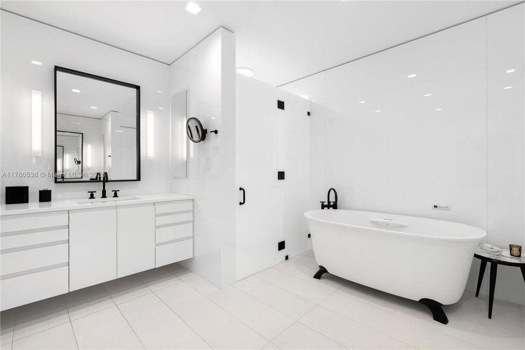 На продажу: $29,500,000 (4 спален, 4 ванн, 4494 Квадратных фут)