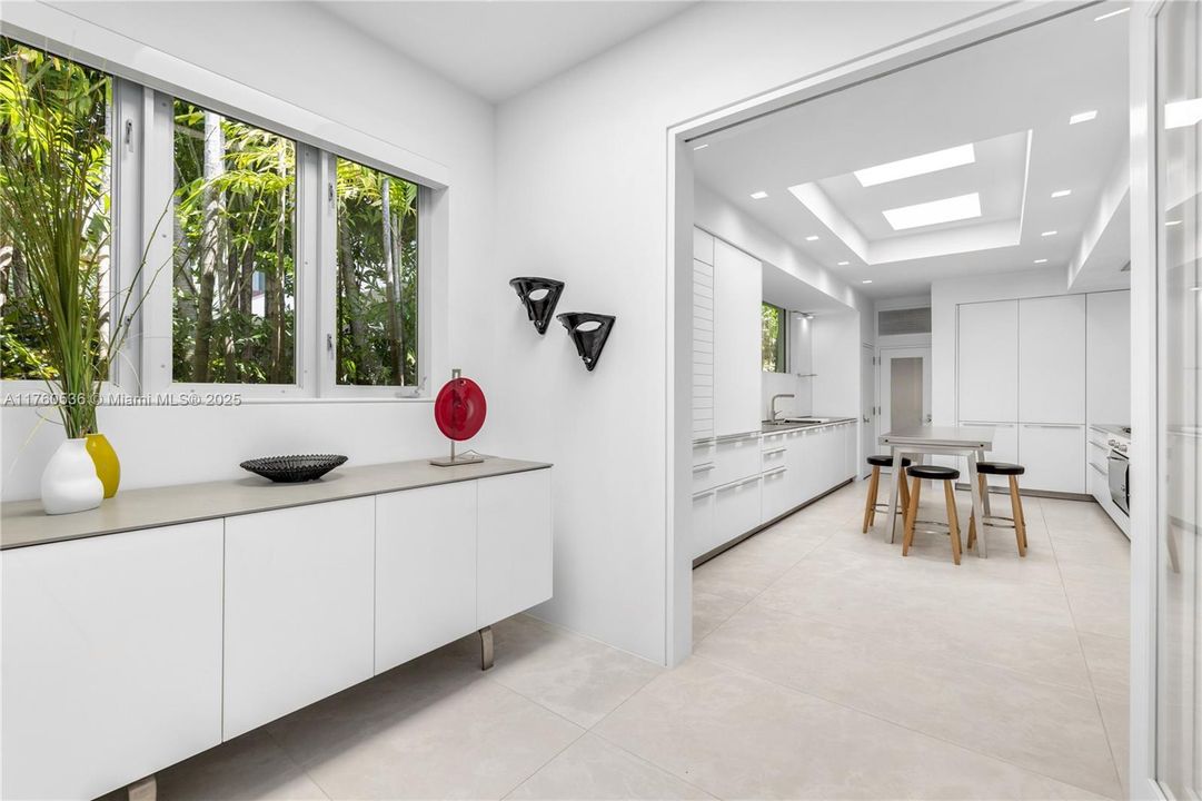 На продажу: $29,500,000 (4 спален, 4 ванн, 4494 Квадратных фут)