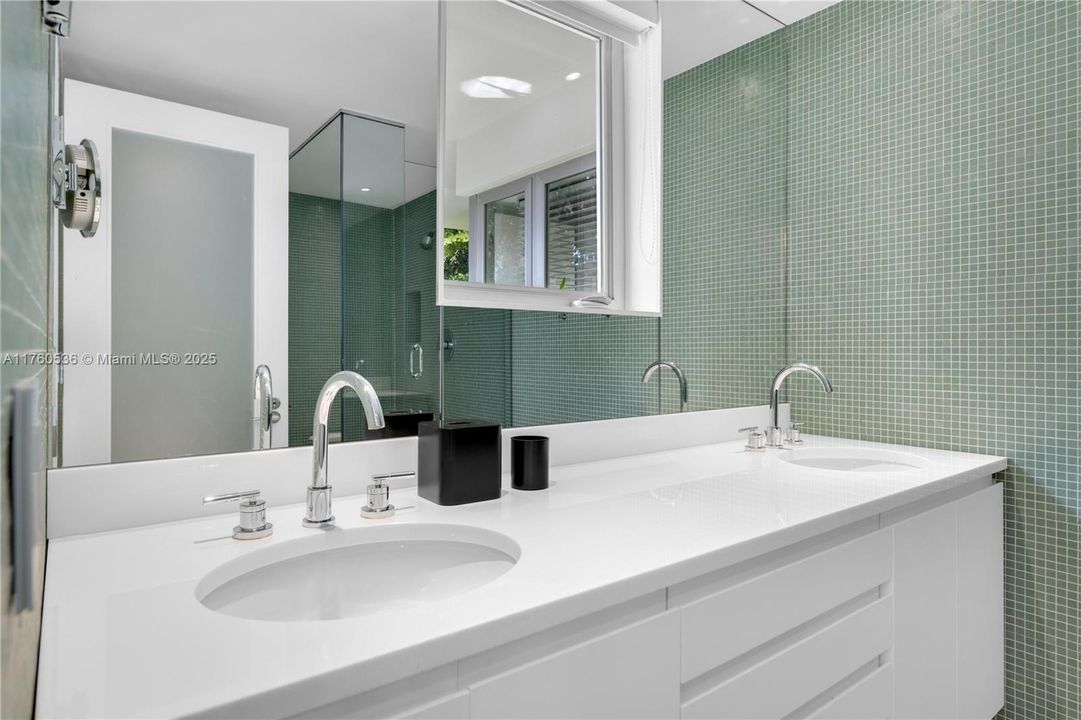 На продажу: $29,500,000 (4 спален, 4 ванн, 4494 Квадратных фут)