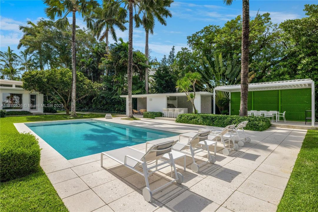 На продажу: $29,500,000 (4 спален, 4 ванн, 4494 Квадратных фут)