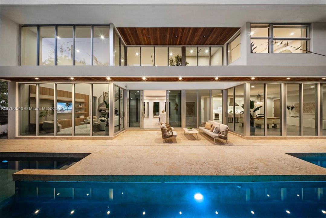 Recently Sold: $5,350,000 (5 beds, 5 baths, 4070 Square Feet)