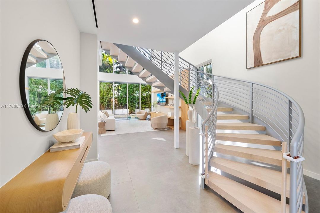 Recently Sold: $5,350,000 (5 beds, 5 baths, 4070 Square Feet)