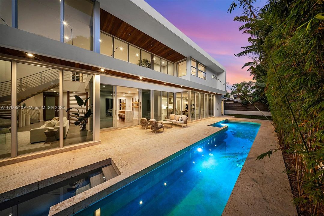 Recently Sold: $5,350,000 (5 beds, 5 baths, 4070 Square Feet)