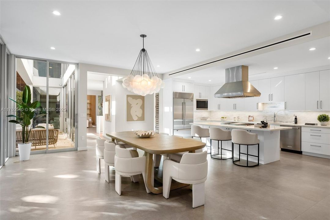 Recently Sold: $5,350,000 (5 beds, 5 baths, 4070 Square Feet)