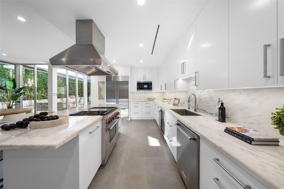 Recently Sold: $5,350,000 (5 beds, 5 baths, 4070 Square Feet)