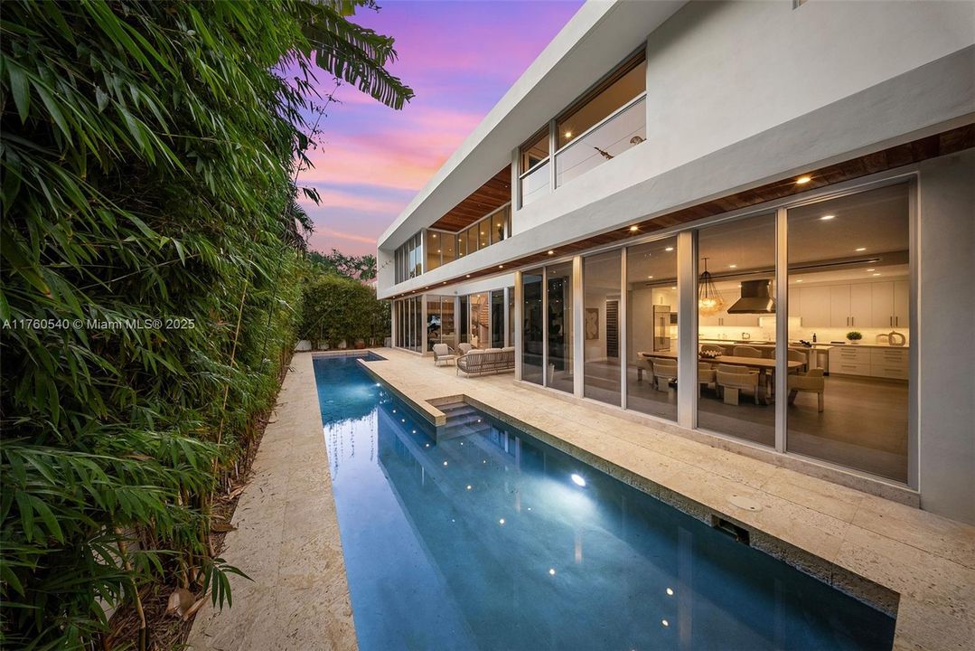 Recently Sold: $5,350,000 (5 beds, 5 baths, 4070 Square Feet)