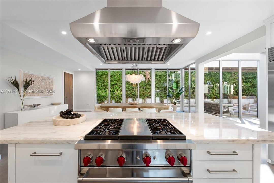 Recently Sold: $5,350,000 (5 beds, 5 baths, 4070 Square Feet)