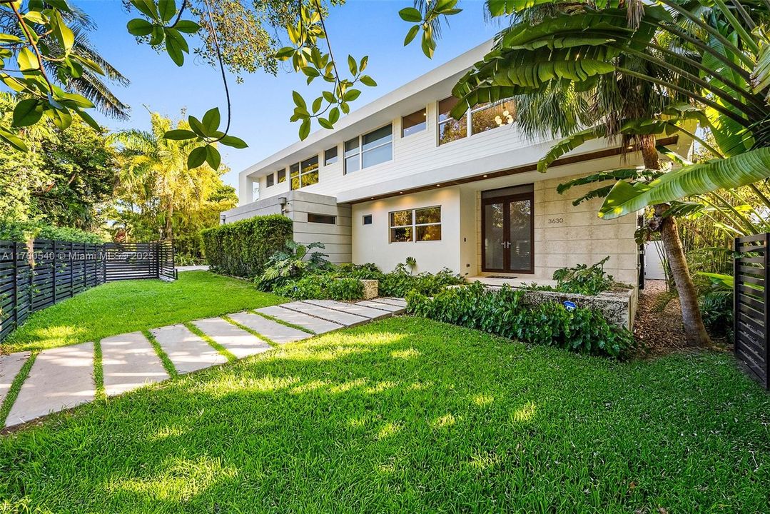 Recently Sold: $5,350,000 (5 beds, 5 baths, 4070 Square Feet)