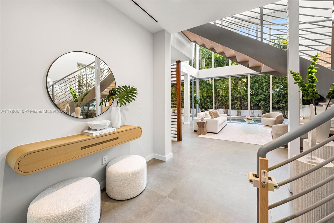 Recently Sold: $5,350,000 (5 beds, 5 baths, 4070 Square Feet)