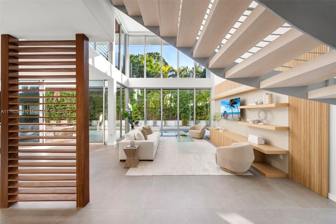 Recently Sold: $5,350,000 (5 beds, 5 baths, 4070 Square Feet)