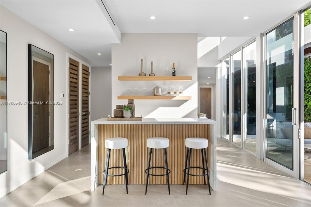 Recently Sold: $5,350,000 (5 beds, 5 baths, 4070 Square Feet)