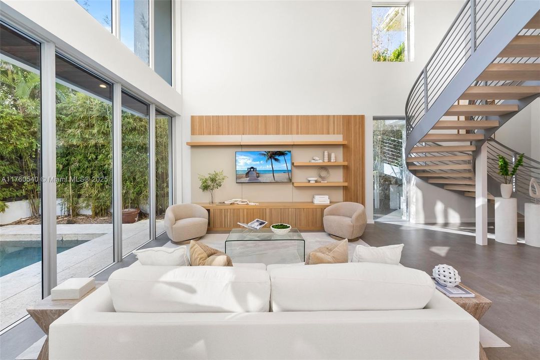 Recently Sold: $5,350,000 (5 beds, 5 baths, 4070 Square Feet)