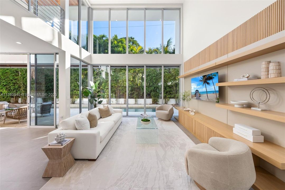 Recently Sold: $5,350,000 (5 beds, 5 baths, 4070 Square Feet)