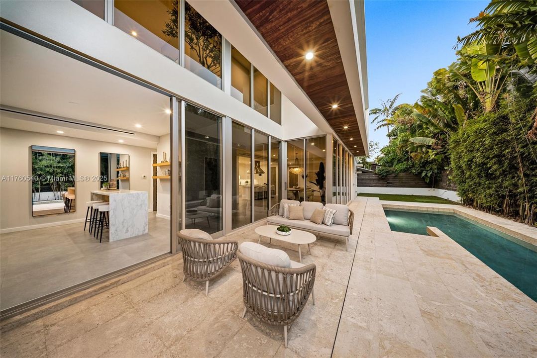 Recently Sold: $5,350,000 (5 beds, 5 baths, 4070 Square Feet)