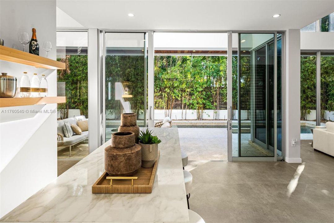 Recently Sold: $5,350,000 (5 beds, 5 baths, 4070 Square Feet)