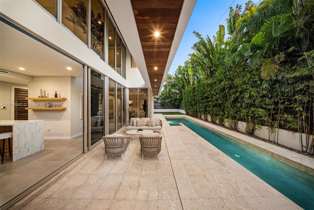 Recently Sold: $5,350,000 (5 beds, 5 baths, 4070 Square Feet)