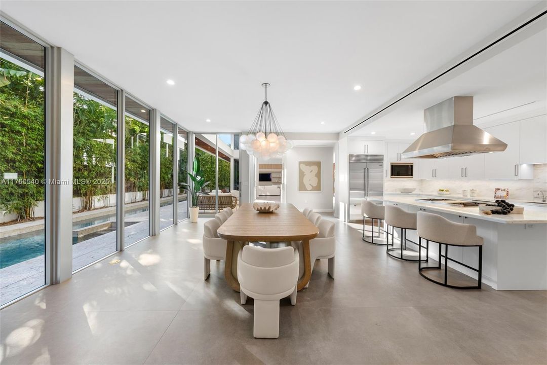 Recently Sold: $5,350,000 (5 beds, 5 baths, 4070 Square Feet)