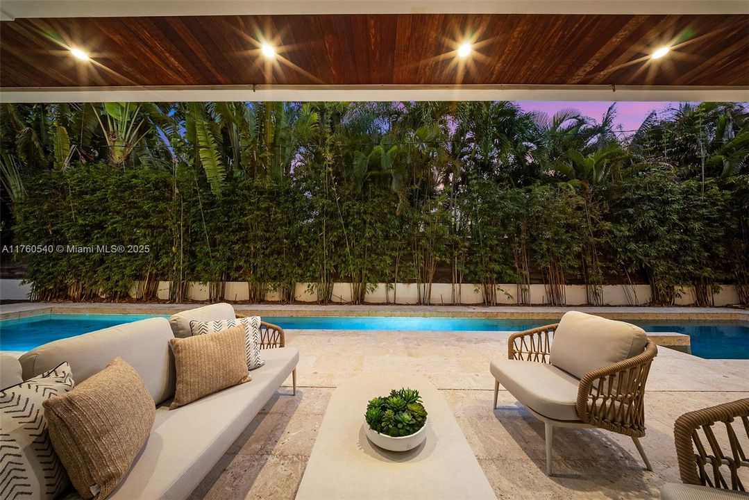 Recently Sold: $5,350,000 (5 beds, 5 baths, 4070 Square Feet)