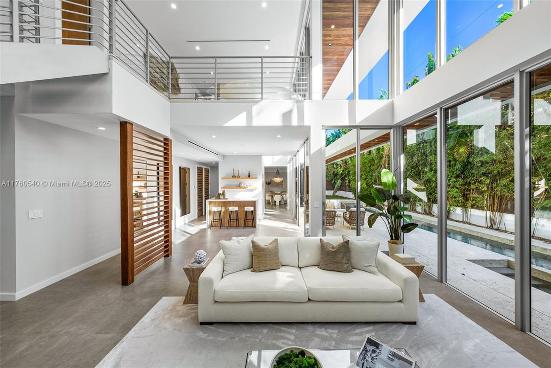 Recently Sold: $5,350,000 (5 beds, 5 baths, 4070 Square Feet)